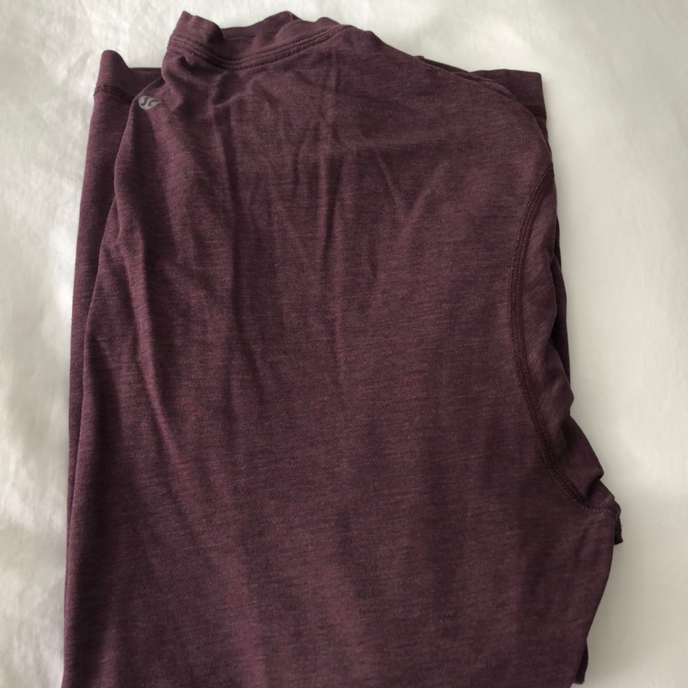 Men’s Lululemon long sleeved tee